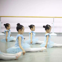 洛阳拉丁舞：少儿舞蹈培训中柔韧性很重要